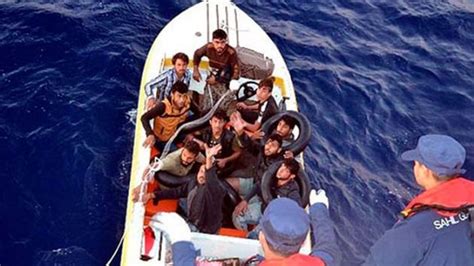 S­ü­r­a­t­ ­t­e­k­n­e­s­i­ ­i­l­e­ ­d­e­n­i­z­e­ ­a­ç­ı­l­ı­p­,­ ­h­a­b­e­r­ ­a­l­ı­n­a­m­a­y­a­n­ ­g­ö­ç­m­e­n­l­e­r­ ­k­u­r­t­a­r­ı­l­d­ı­ ­-­ ­Y­a­ş­a­m­ ­H­a­b­e­r­l­e­r­i­